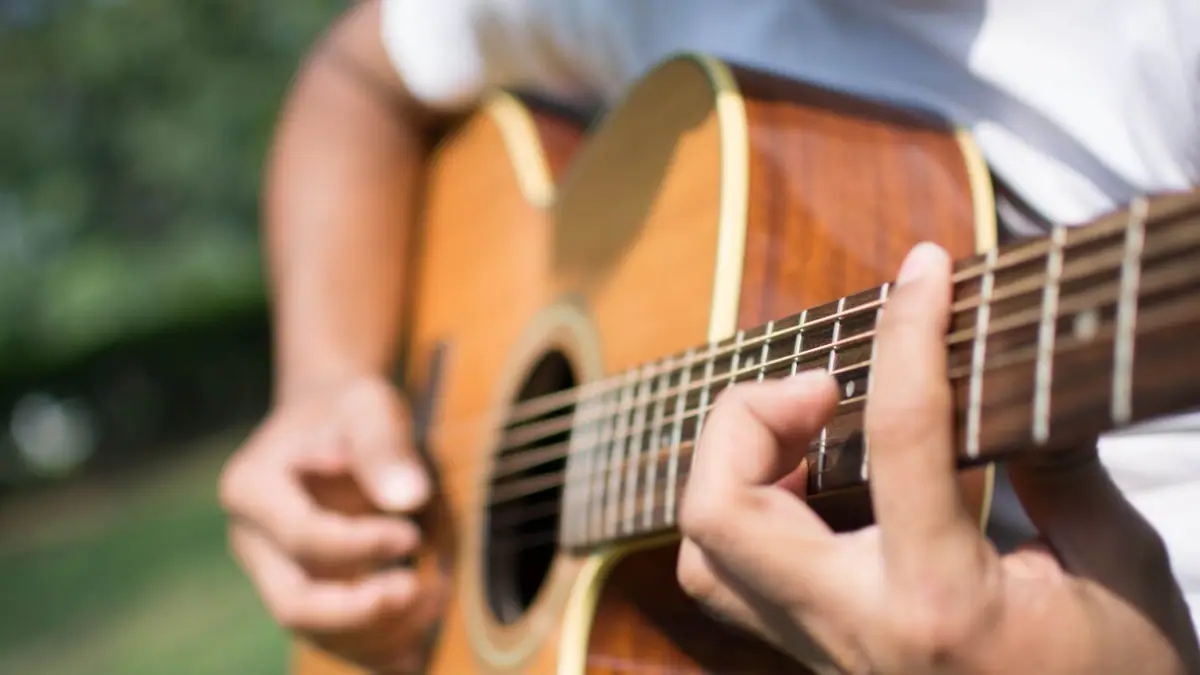 Pickin’ on the Porch event image from Trail + nature calendars.