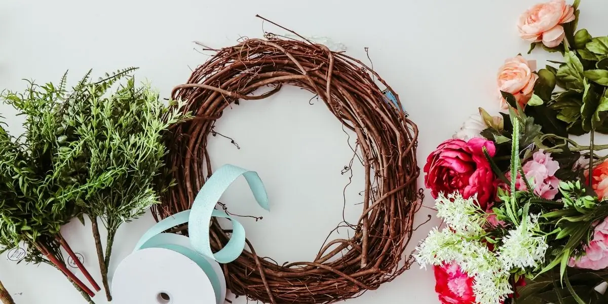 Coffee and Crafts: Natural Grapevine Wreaths event image from Trail + nature calendars.